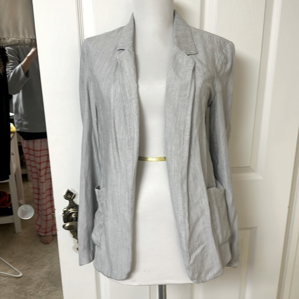 Aritzia light gray blazer size 2